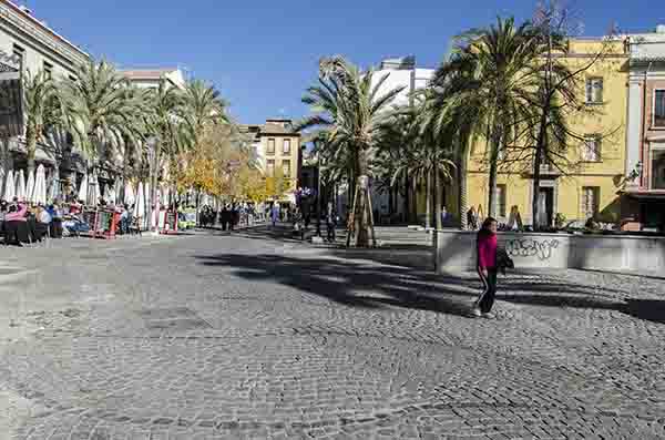 Granada 140 - plaza de la Romanilla.jpg